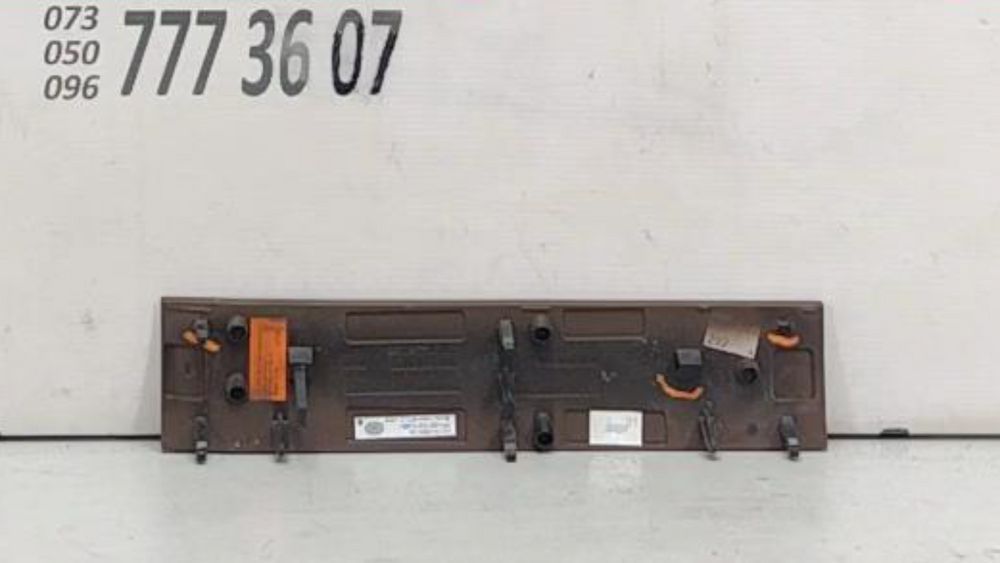 Правая накладка торпедо орех (дефект) Volkswagen Touareg 2010-2014 (7P 2nd gen) 7P1858418GME1 1020792 фото