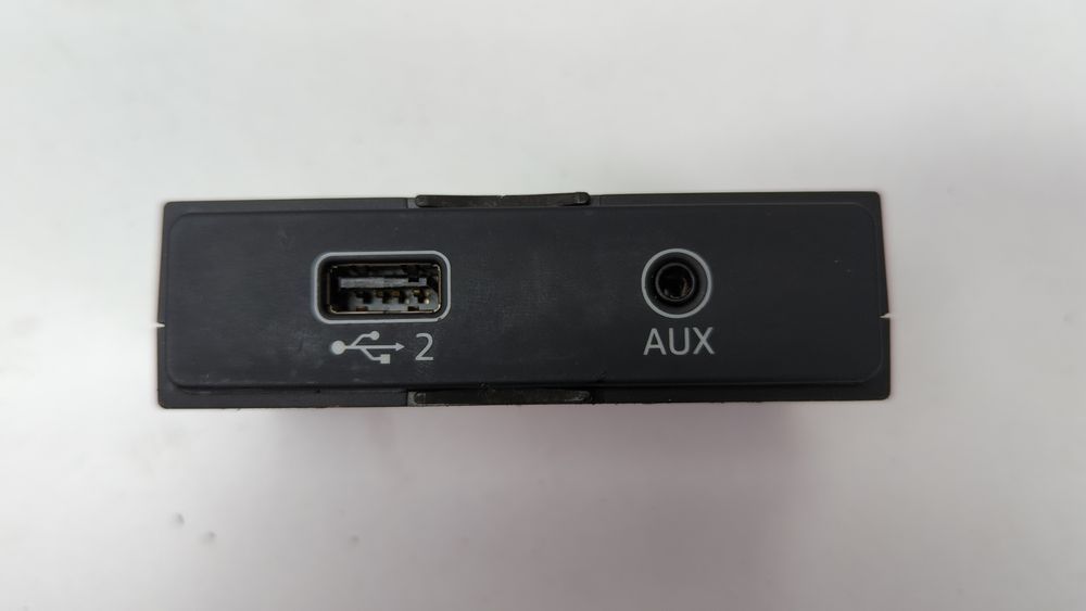 Блок usb aux Audi S5 2016-2019 (F5(8W6)) 8W0035708 1064530 фото