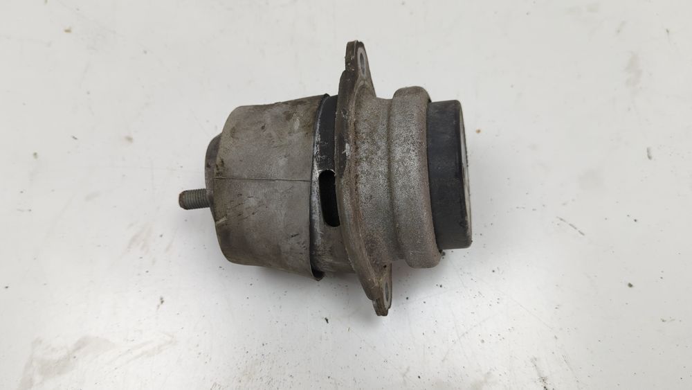 Подушка двигателя (мотора) (левая или правая) Volkswagen Touareg 2010-2014 (7P 2nd gen) 7P6199131 1038948 фото