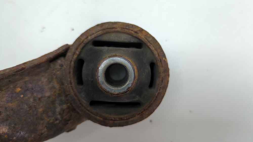 Подушка заднего редуктора Subaru Forester 2014-2016 (SJ) 41310AG023 1042636 фото