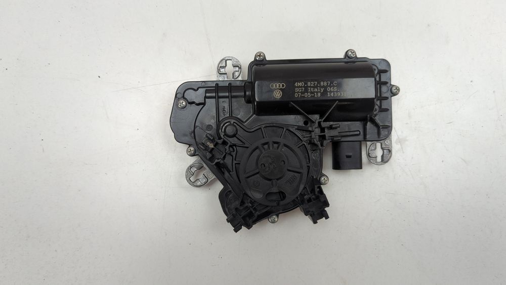 Привідний блок (доводчик) кришки багажника Audi Q7 2017-2019 (4M) 4M0827887C 1054440 фото