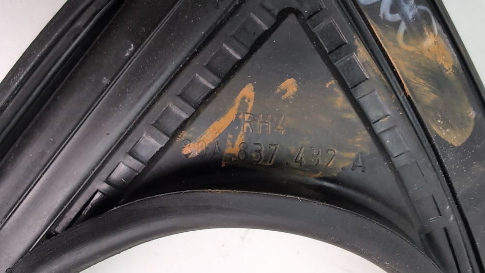 Напрямне скло дверей передньої правої (дефект) Audi Q5 2018-2020 (80A) 80A837432A 1079336 фото