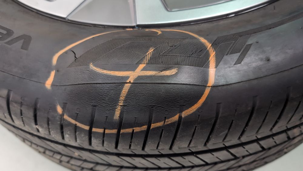 Комплект дисків 866 стиль з шинами R18 (дефект) BMW X1 2023-2025 (U11) 36116898040 1082223 фото