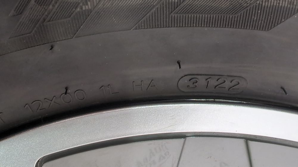 Комплект дисків 866 стиль з шинами R18 (дефект) BMW X1 2023-2025 (U11) 36116898040 1082223 фото