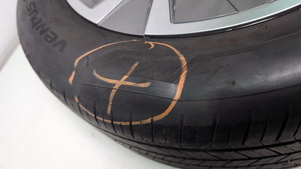 Комплект дисків 866 стиль з шинами R18 (дефект) BMW X1 2023-2025 (U11) 36116898040 1082223 фото
