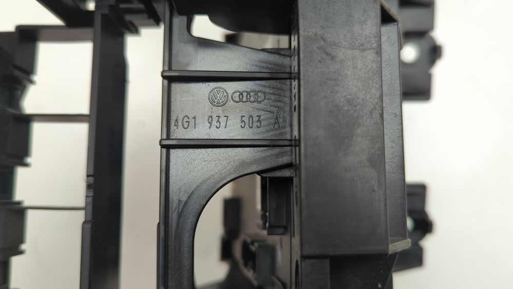 Кронштейн блоку керування бортової мережі Audi S7 2012-2015 (4G8) 8K1971845 1060366 фото