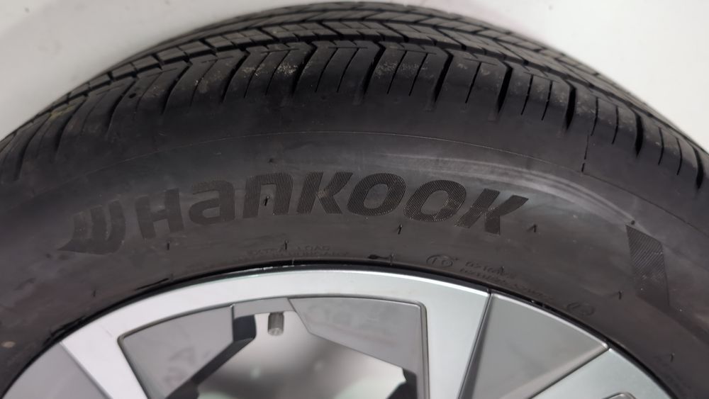 Комплект дисків 866 стиль з шинами R18 (дефект) BMW X1 2023-2025 (U11) 36116898040 1082223 фото