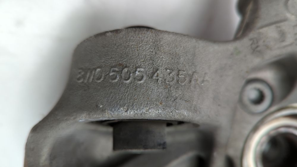 Цапфа (поворотний кулак) задня (ліва) Audi A4 2016-2019 (B9) 8W0505431Q 1059671 фото