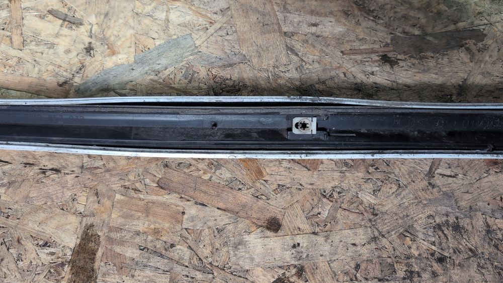 Накладка порога права (дефект) Audi A4 2016-2019 (B9) 8W0853932GRU 1084893 фото