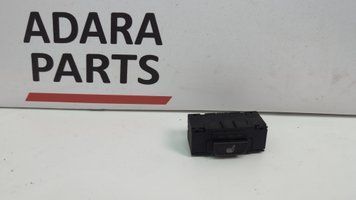 Кнопка подогрева заднего сиденья, левая BMW 5 Series 2017-2020 (G30) 61319364671 1101773 фото