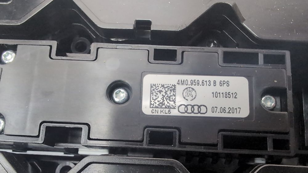 Плафон освітлення салону передній (дефект) Audi Q7 2017-2019 (4M) 4M0947135CP6PS 1097230 фото