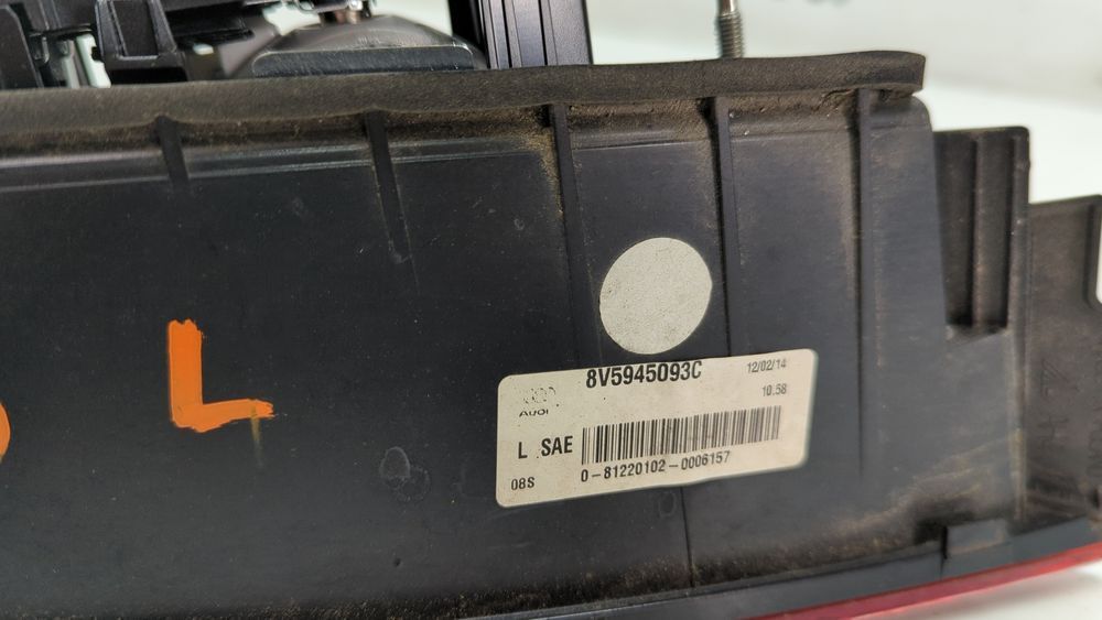 Ліхтар внутрішній (кришка багажника) лівий Audi A3 2013-2016 (8V) 8V5945093C 1051627 фото