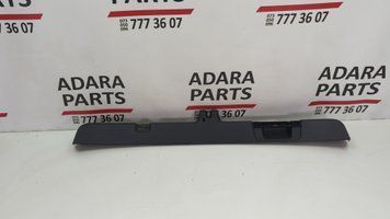 Обшивка замка кришки багажника (дефект) Mercedes Benz GLA 2017 - 2020 (X156) A1567402300 1049899 фото