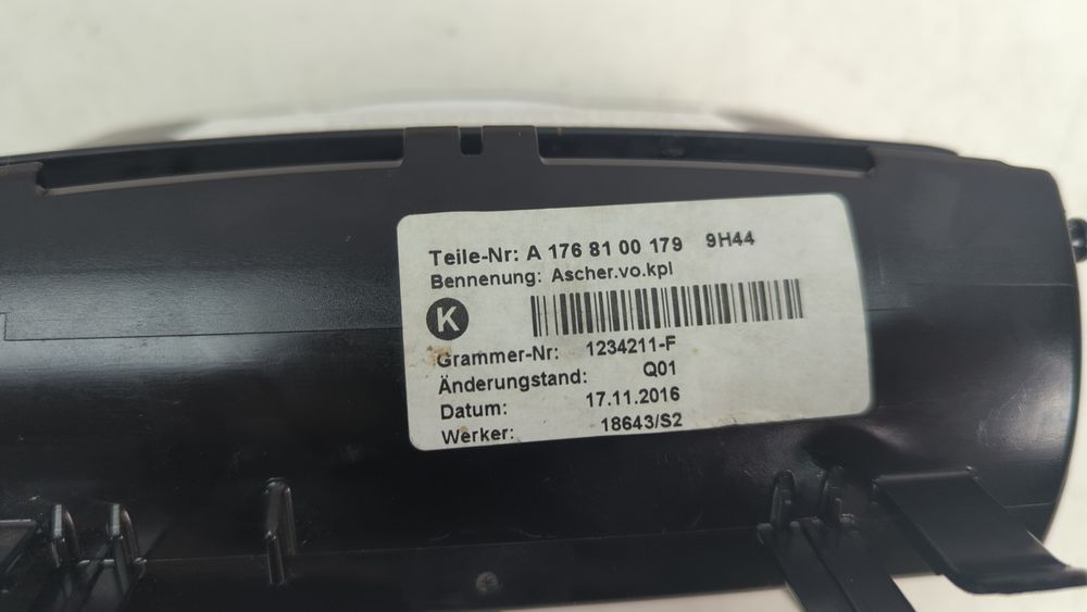 Попільничка центральної консолі Mercedes Benz GLA 2017 - 2019 (X156) A17681001799H44 1069335 фото