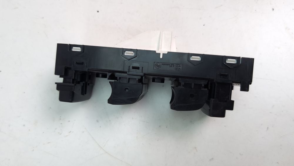 Блок кнопок склопідйомника водій Hyundai Elantra 2021-2023 (CN7) 93571AB2004X 1076461 фото