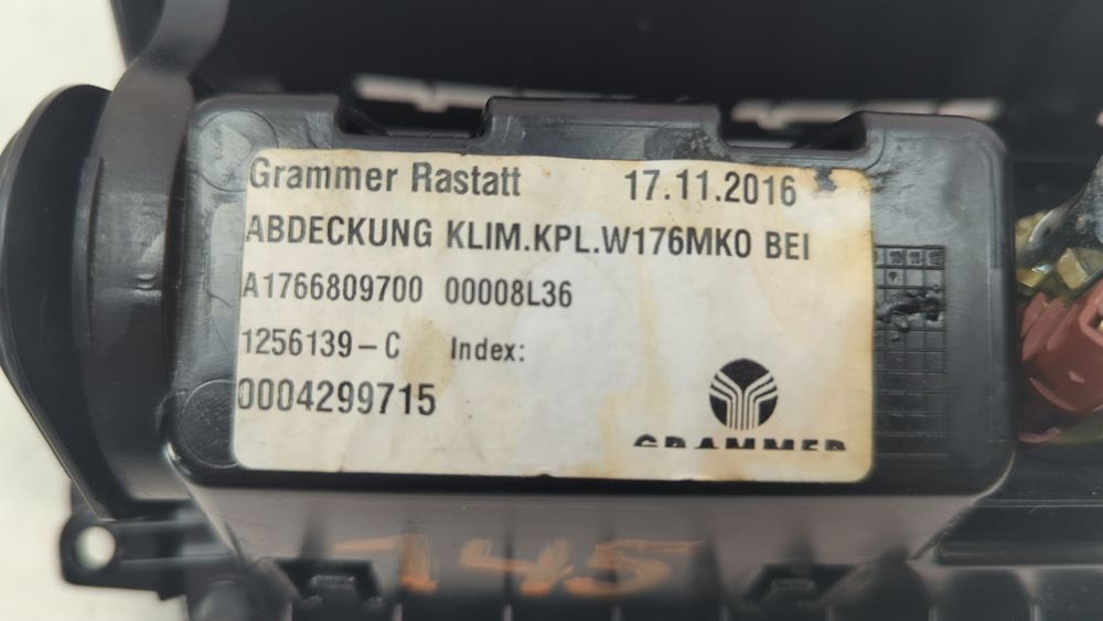 Попільничка центральної консолі Mercedes Benz GLA 2017 - 2019 (X156) A17681001799H44 1069335 фото