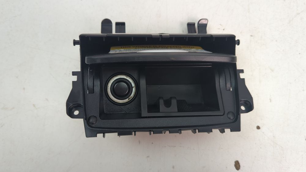 Попільничка центральної консолі Mercedes Benz GLA 2017 - 2019 (X156) A17681001799H44 1069335 фото