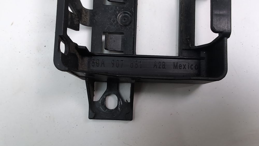 Кронштейн блока открывания ворот Audi Q5 2018-2020 (80A) 80A907681 1079107 фото