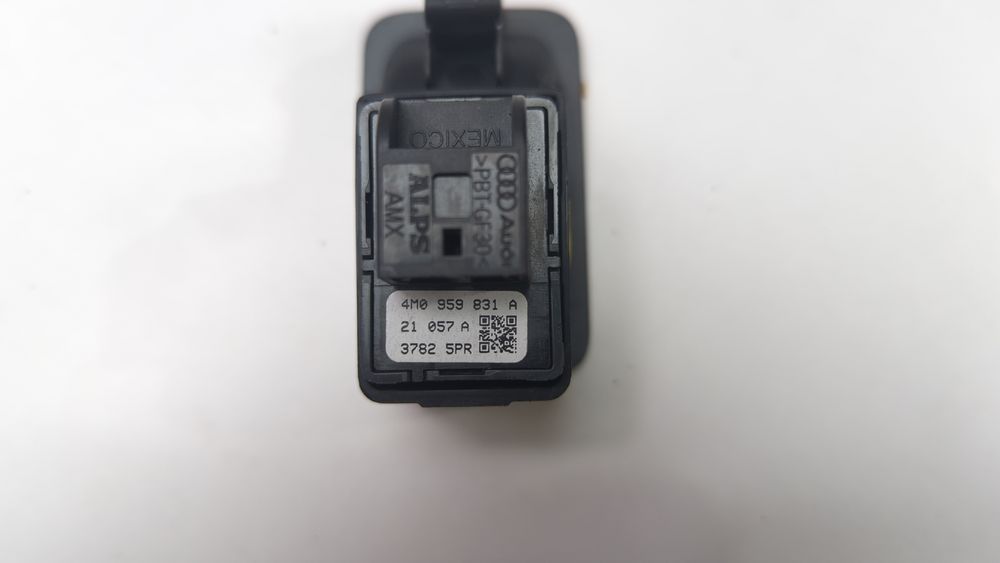 Кнопка відкриття багажника в двері Audi Q5 2021-2024 (80A restyle) 4M0959831A5PR 1055369 фото