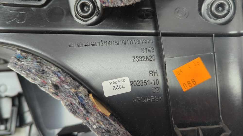 Накладка задньої стійки верхня права BMW X1 2016-2019 (F48) 51438064772 1061999 фото