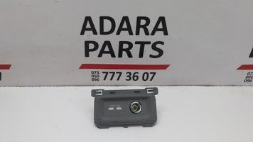 Накладка консолі задня з розеткою Audi Q5 2021-2024 (80A restyle) 80A863324ABA4 1055566 фото