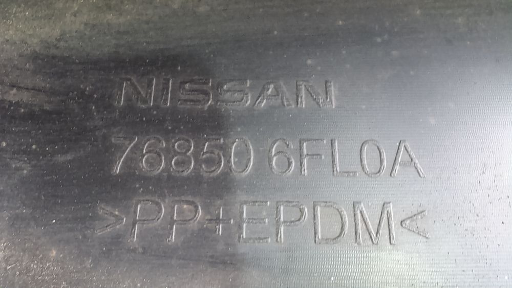 Накладка наружная (молдинг) порога, правый (дефект) Nissan Rogue 2017-2020 (T32 Restyle rest) 768506FL0A 1094343 фото