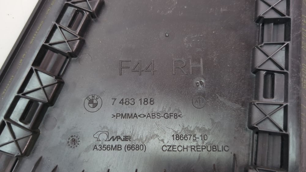 Накладка центральной стойки внешняя правая BMW 2 Series Gran Coupe 2020-2024 (F44) 51137483188 1077703 фото