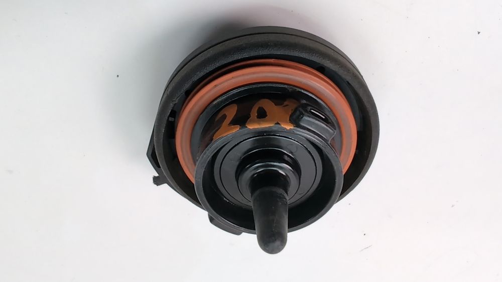 Пробка горловины топливного бака (дефект) Audi Q5 2018-2020 (80A) 8W0201550D 1099419 фото
