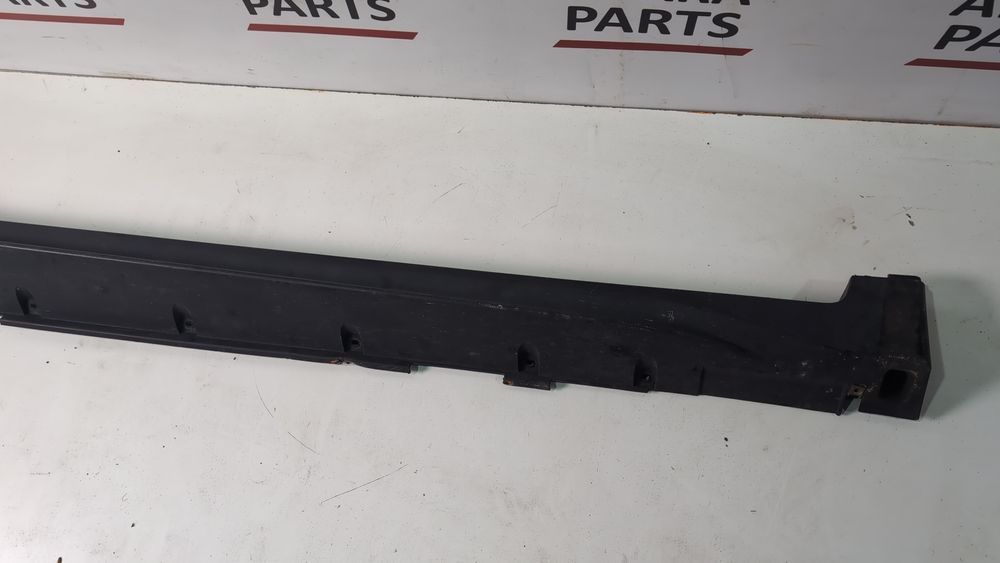 Накладка наружная (молдинг) порога, правый (дефект) Nissan Rogue 2017-2020 (T32 Restyle rest) 768506FL0A 1094343 фото