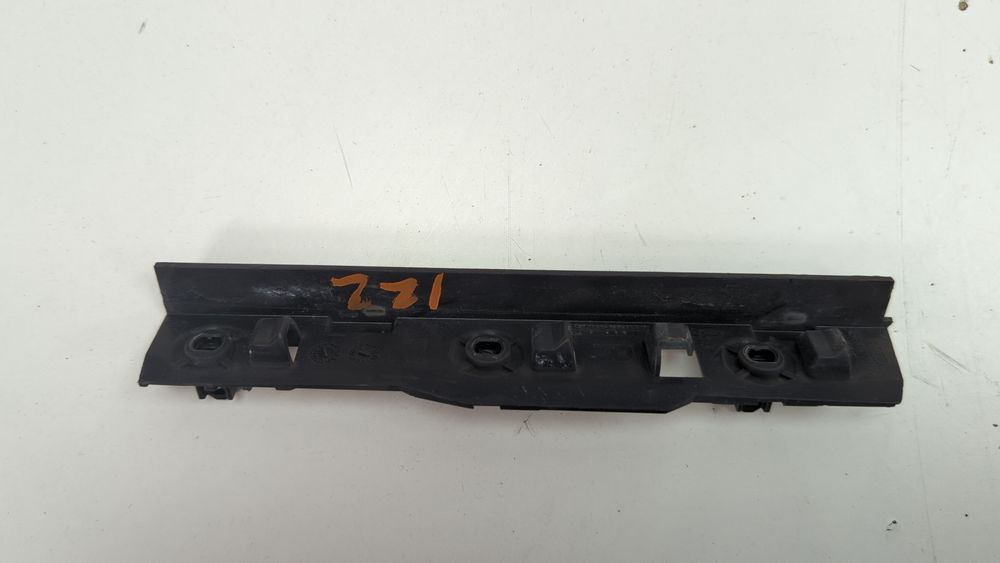 Напрямна заднього бампера права внутрішня Audi S7 2012-2015 (4G8) 4G8807890 1060251 фото