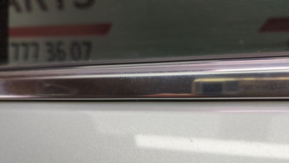 Молдинг дверь-стекло центральный задний левый Chevrolet Equinox 2018-2021 (3rd gen) 84636206 1065430 фото