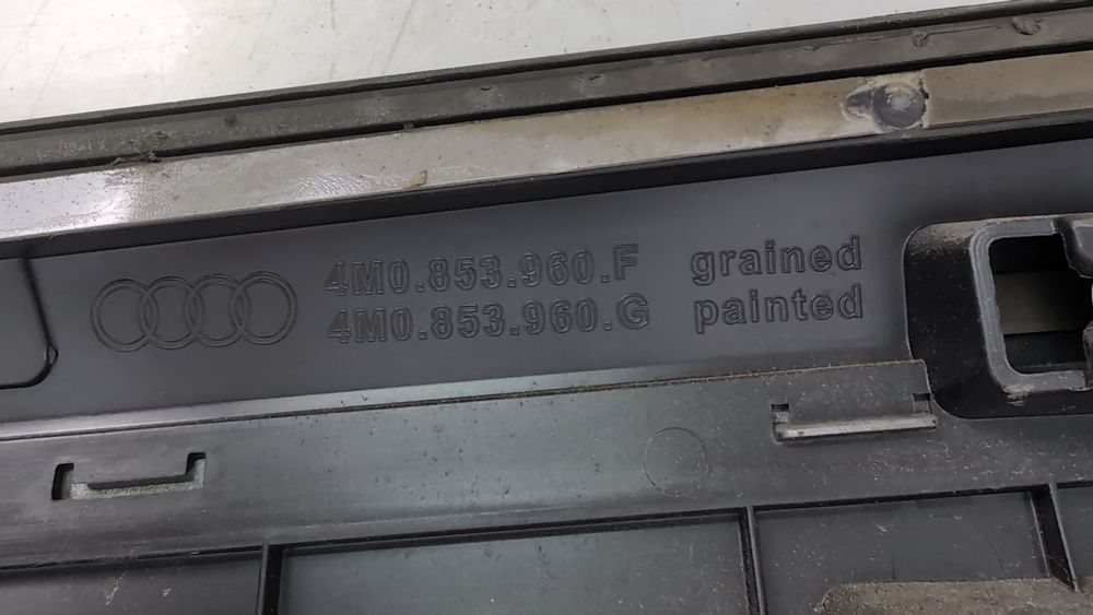 Накладка двери нижняя передняя правая (дефект) Audi Q7 2017-2019 (4M) 4M0853960GGRU 1103679 фото