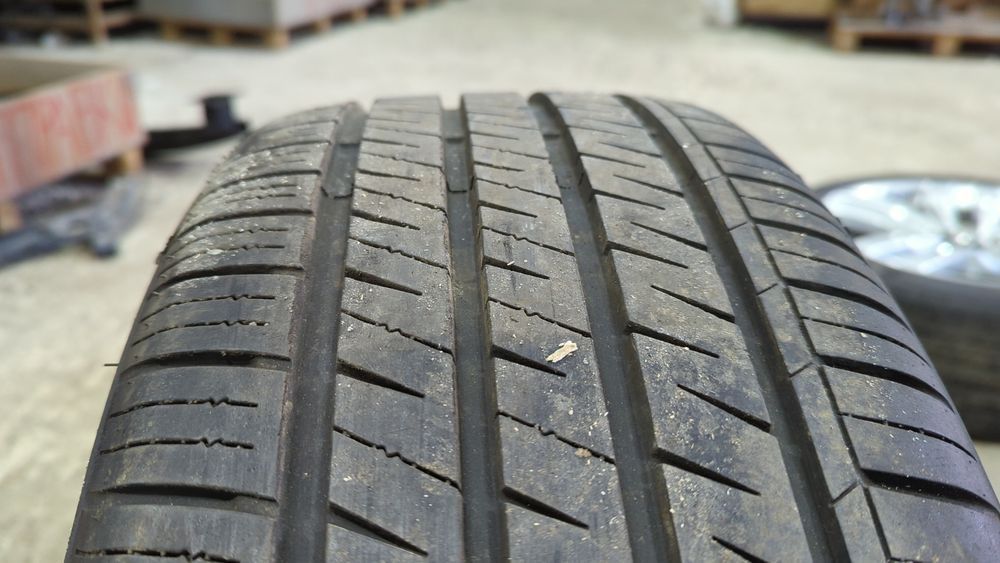 Комплект дисків із гумою R18 (дефект) Volkswagen Passat 2015-2022 (B8) 561601025N8Z8 1060721 фото