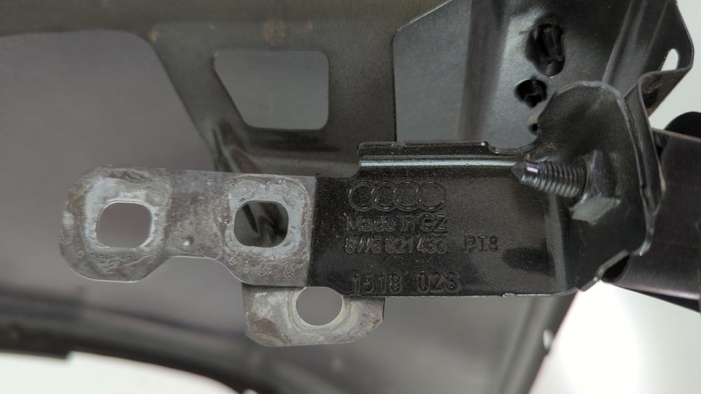 Кронштейн крыла переднего левого Audi S5 2018-2019 (F5(8W6)) 8W6821433 1047216 фото