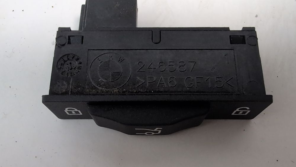 Кнопка блокування багажника в бардачку BMW 3 Series 2016-2018 (F30 Restyle rest) 61319253779 1093211 фото