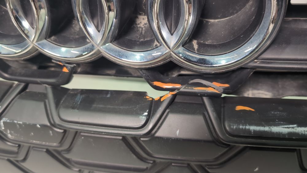 Решітка радіатора (дефект) Audi A6 2019-2025 4K0853651RT94 1109403 фото