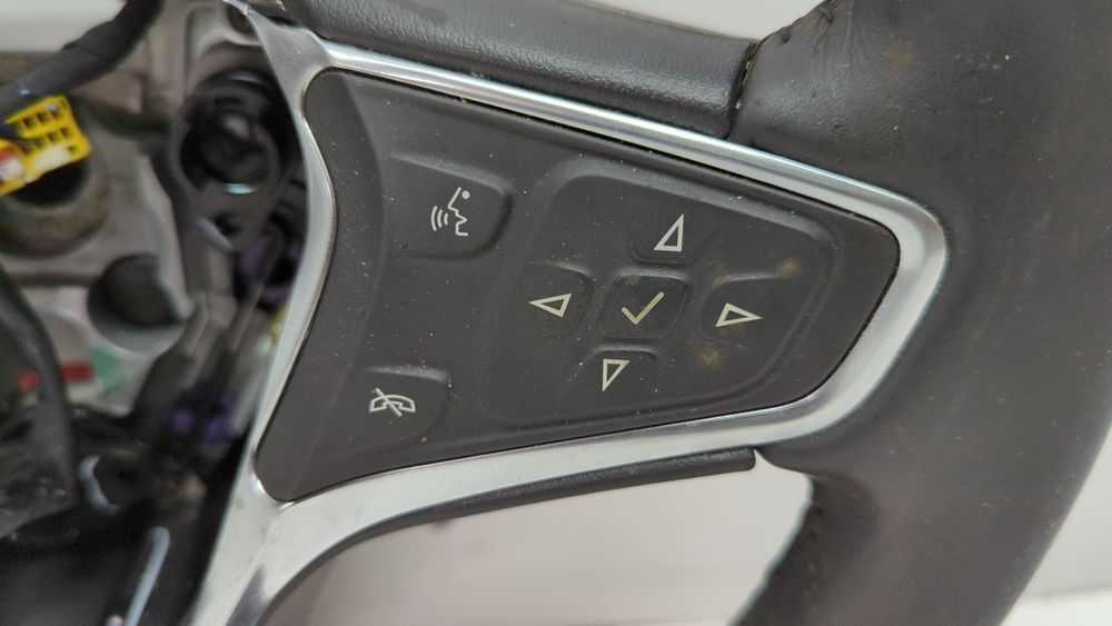 Кнопки управления на руле правая сторона Chevrolet Equinox 2018-2021 (3rd gen) 39038550 1065965 фото