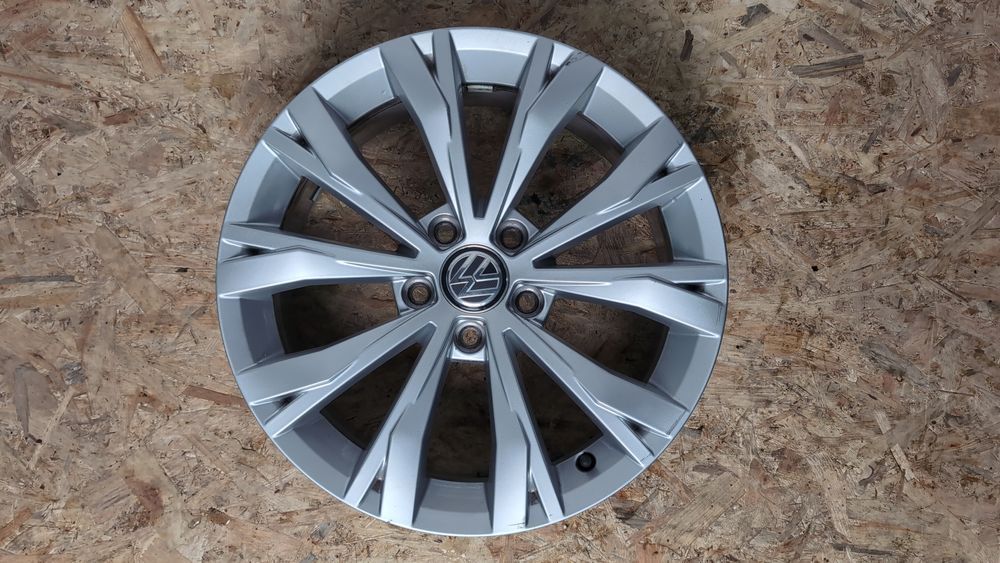 Комплект дисков R17 (дефект) Volkswagen Tiguan 2018-2021 (AD/BW) 5NN6010258Z8 1085051 фото