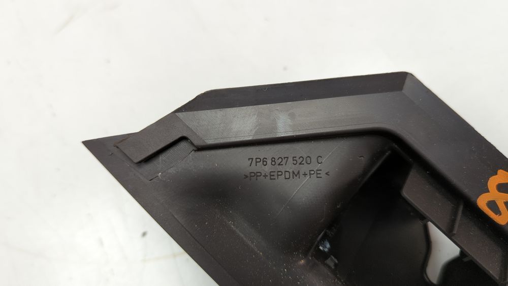 Накладка замка кришки багажника Volkswagen Touareg 2010-2014 (7P 2nd gen) 7P6827520C3G4 1038472 фото