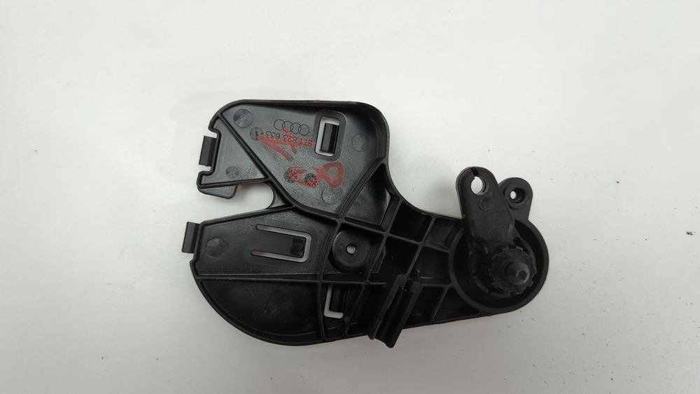 Кронштейн ручки відкривання капота (дефект) Audi A3 2013-2016 (8V) 8T1823633A01C 1040879 фото