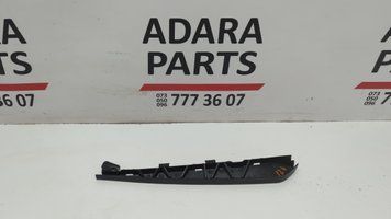 Кронштейн уплотнителя двери передней прав. Audi S5 2016-2019 (F5(8W6)) 8W8837152 1064466 фото