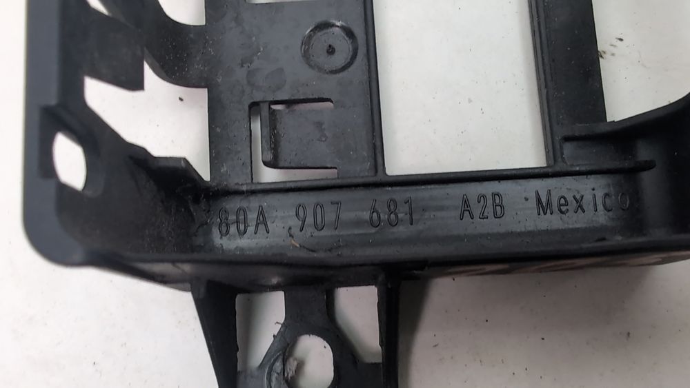 Кронштейн блока открывания ворот Audi Q5 2018-2020 (80A) 80A907681 1101531 фото