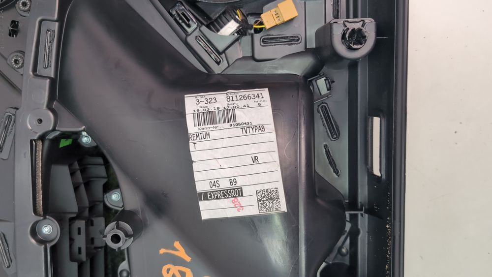 Обшивка двери (карта) передняя правая Audi A4 2016-2019 (B9) 8W0867104ABWFA 1091514 фото