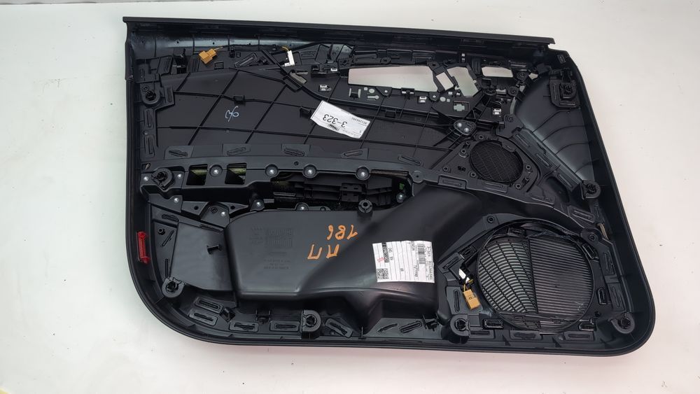 Обшивка двери (карта) передняя правая Audi A4 2016-2019 (B9) 8W0867104ABWFA 1091514 фото