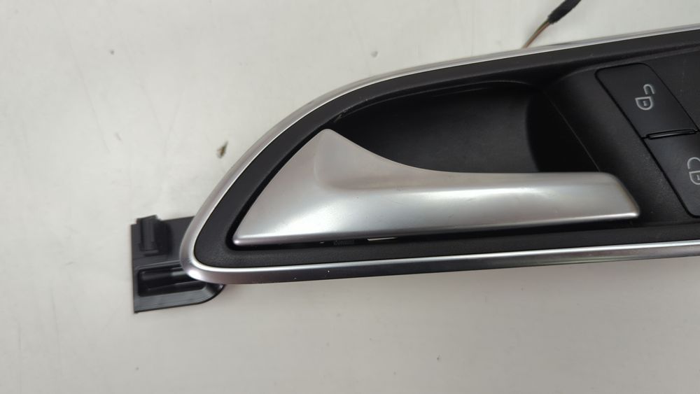 Ручка двери внутренняя передней левой двери Mercedes Benz GLA 2017-2019 (X156) A2467600561 1049946 фото