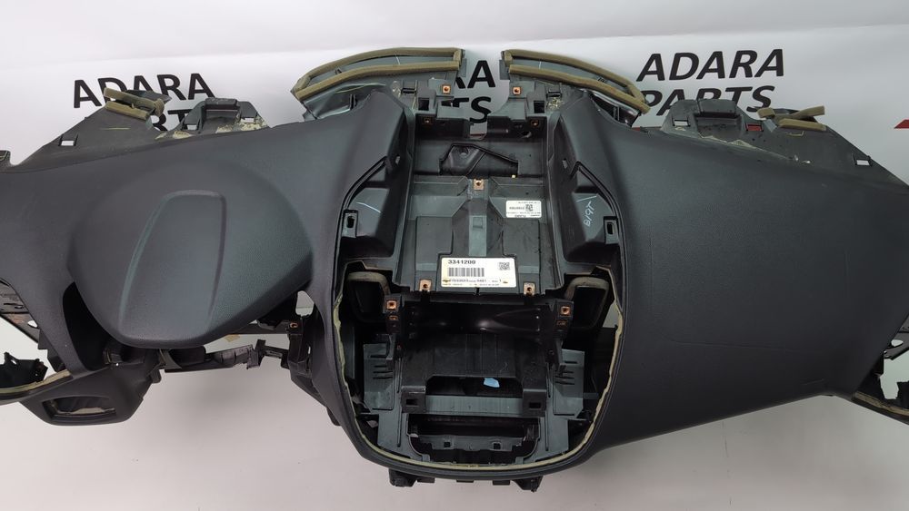 Торпедо передня панель гола Ford Escape 2017-2019 (3rd gen C520 restyle) GJ5Z7804320CC 1072435 фото