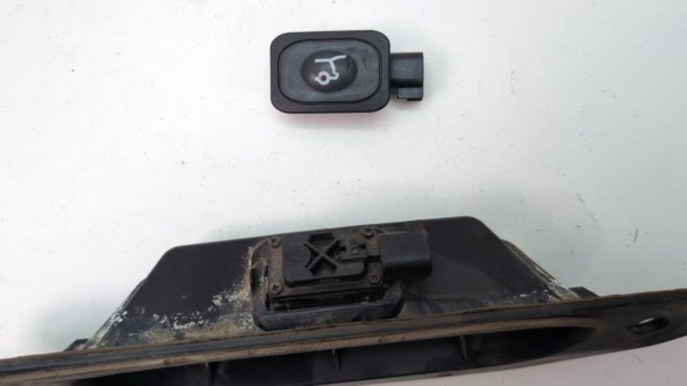 Кнопка відкриття дверей багажника Ford Escape 2017-2019 (3rd gen C520 restyle) DJ5Z9C888A 1078093 фото