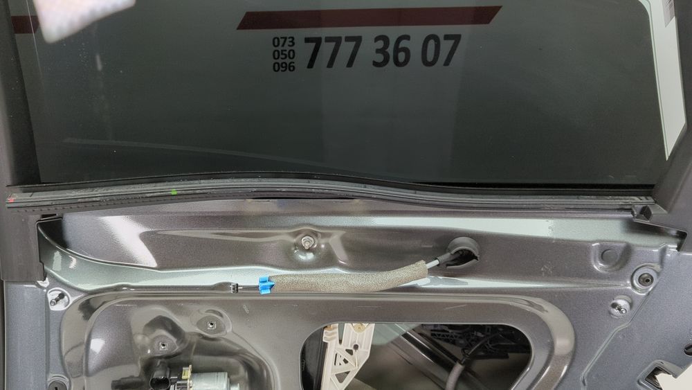 Ущільнювач скла дверей задньої правої Audi A3 2017-2020 (8V restyle) 8V5839480 1061205 фото