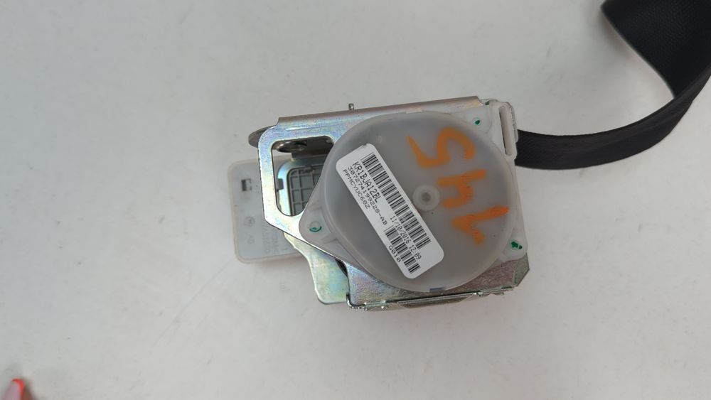 Ремень безопасности задний центральный Mercedes Benz GLA 2017 - 2019 (X156) A1768601885 1070115 фото
