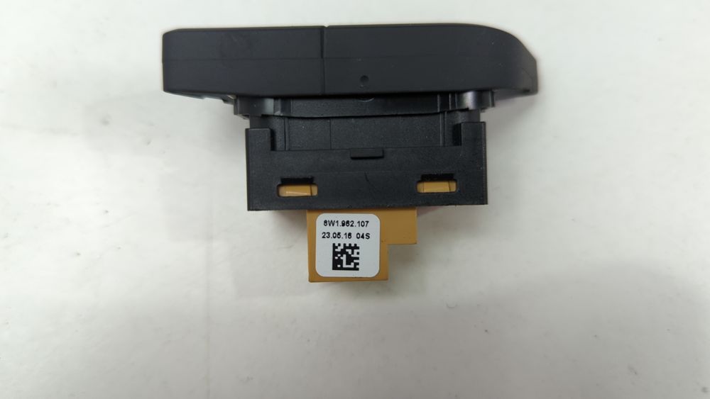 Кнопка центрального замка передняя левая Audi A4 2016-2019 (B9) 8W19621075PR 1059023 фото